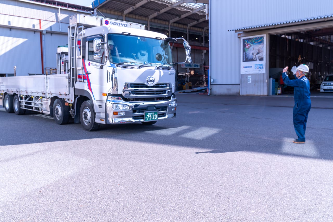 大型トラクタ